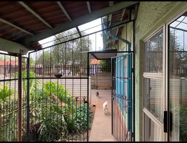 3 BEDROOM HOUSE FOR SALE IN VANDERBIJLPARK CW 2